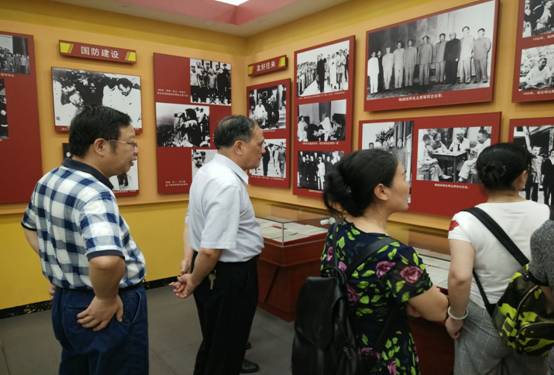 纪念馆内参观图片2.jpg